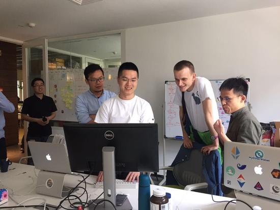 创始人和联合创始人的区别_科大讯飞18人创始团队_imtoken创始人何斌